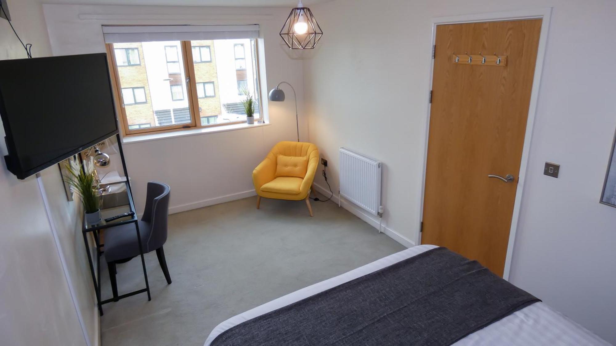 Three Bedroom Townhouse With Parking Telford Room photo
