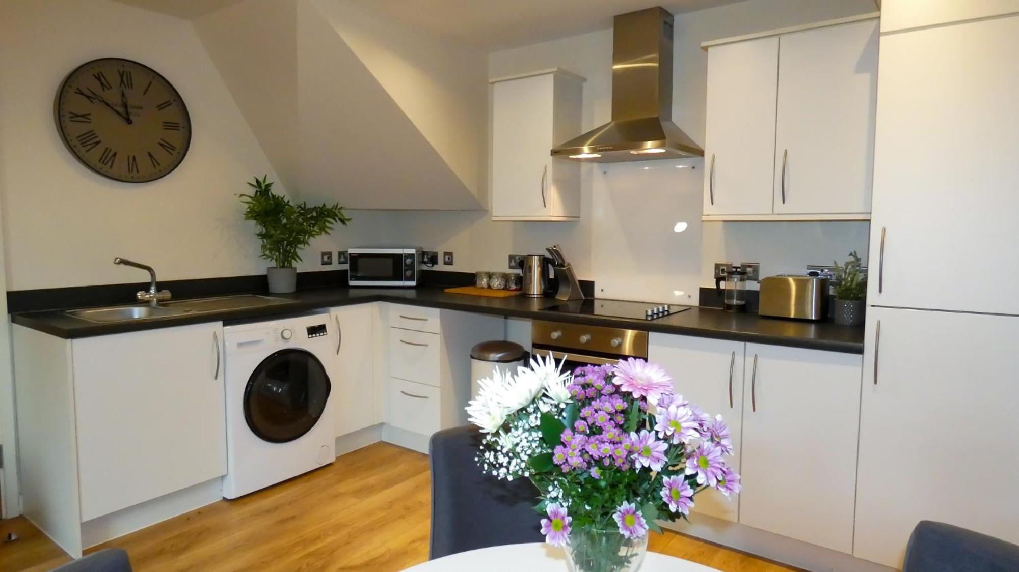 Three Bedroom Townhouse With Parking Telford Room photo