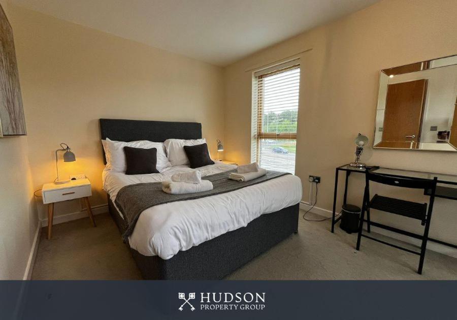 Three Bedroom Townhouse With Parking Telford Exterior photo