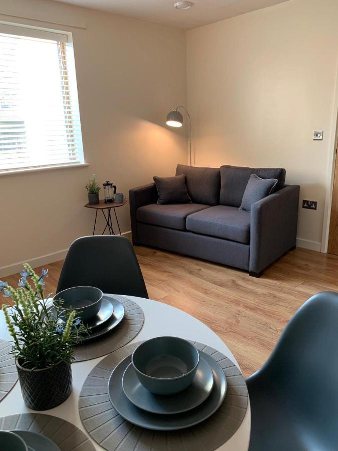 Three Bedroom Townhouse With Parking Telford Exterior photo